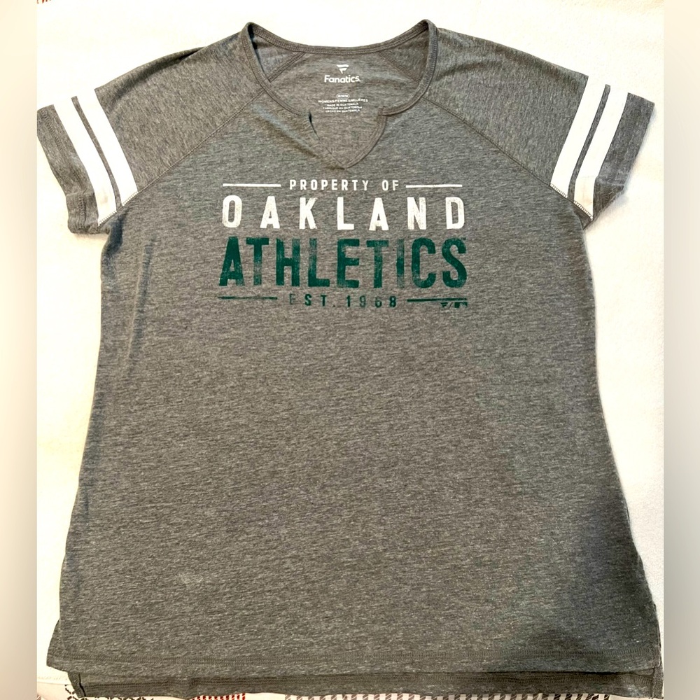 NWT! Oakland Athletics T-Shirt